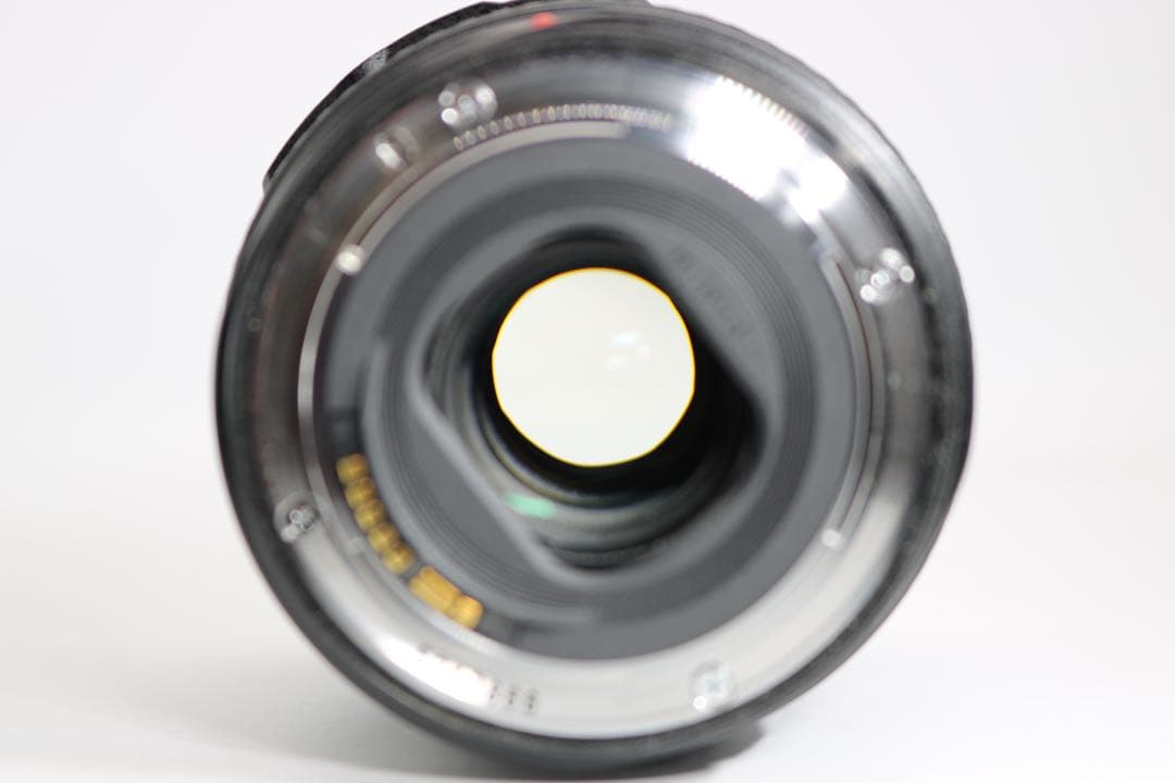 美品ですが１つキズ Canon【EF 24-105mm F4 L IS USM】