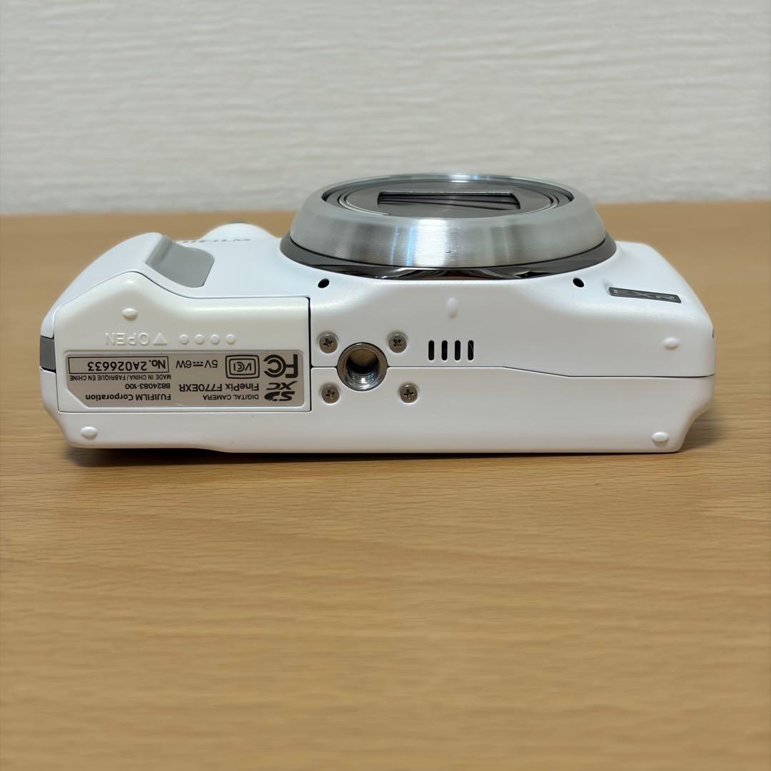 FUJIFILM FINEPIX F770EXR デジタルカメラ ホワイト