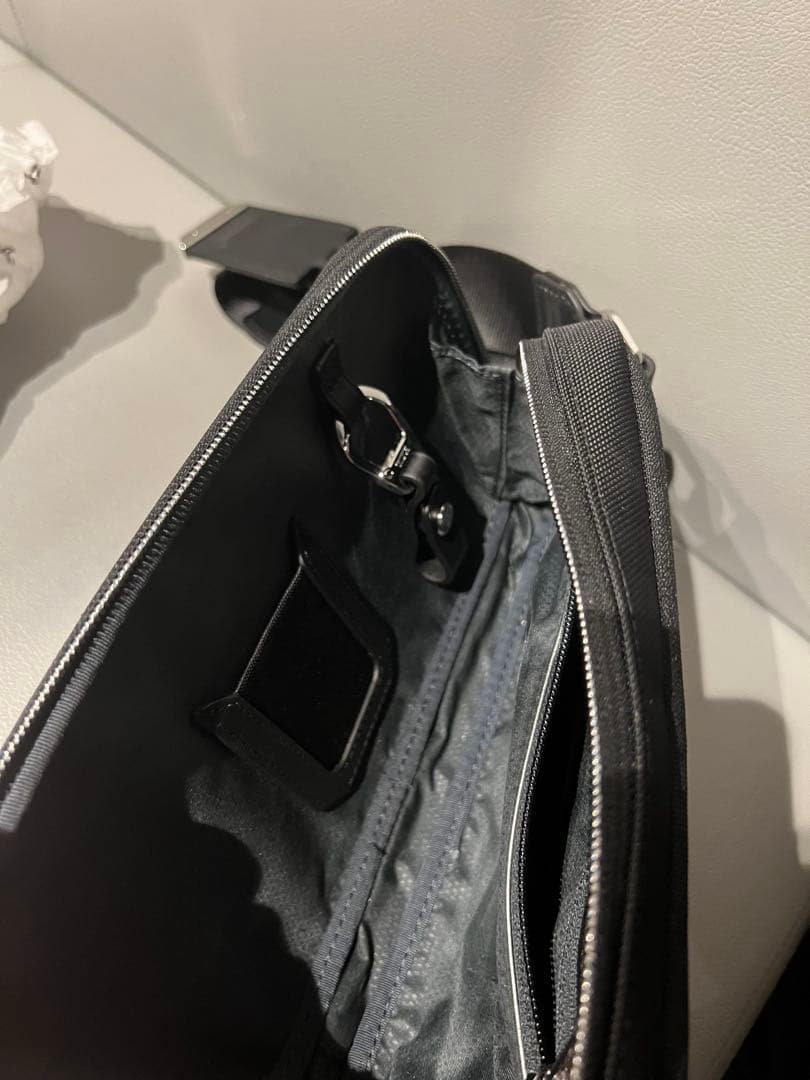 TUMI 「メッシーナ」コンパクト・スリング