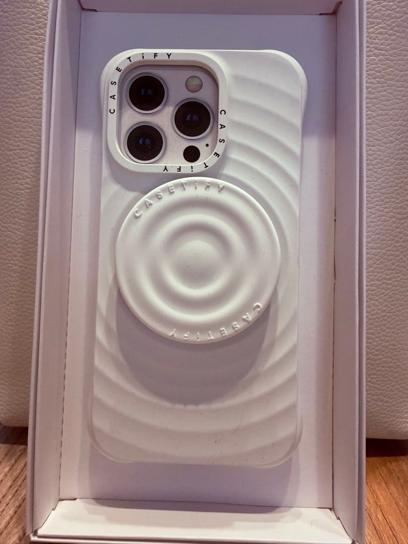 CASETiFY ホワイト波形デザインケースiPhone１６Pro