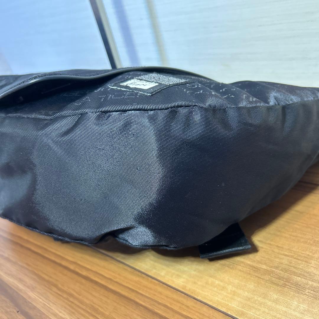 オニツカタイガー メッセンジャーバッグ 刺繍トラ Onitsuka Tiger