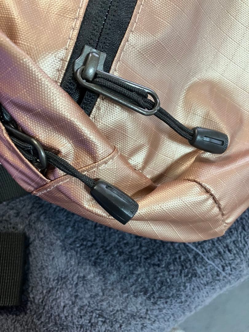 美品 THE NORTH FACE Supreme ボディバッグ ピンクゴールド