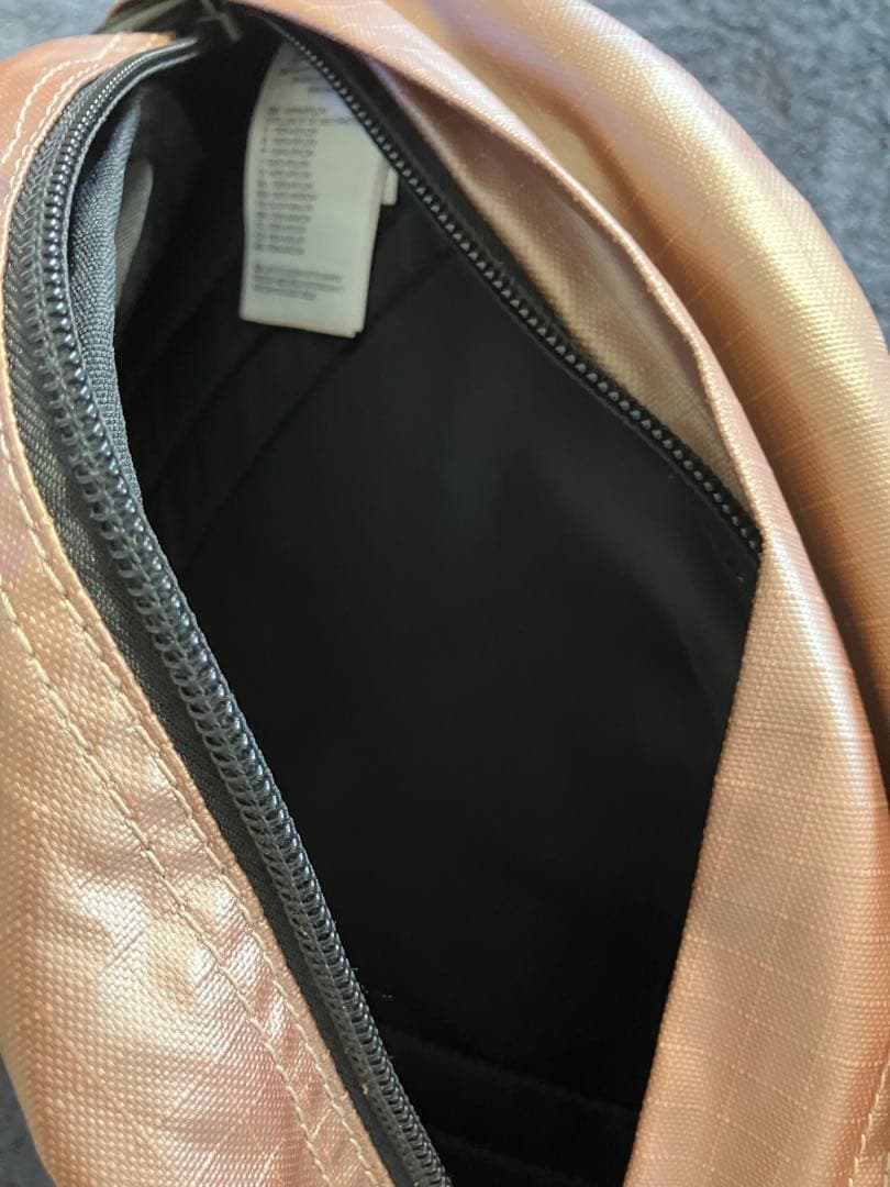 美品 THE NORTH FACE Supreme ボディバッグ ピンクゴールド