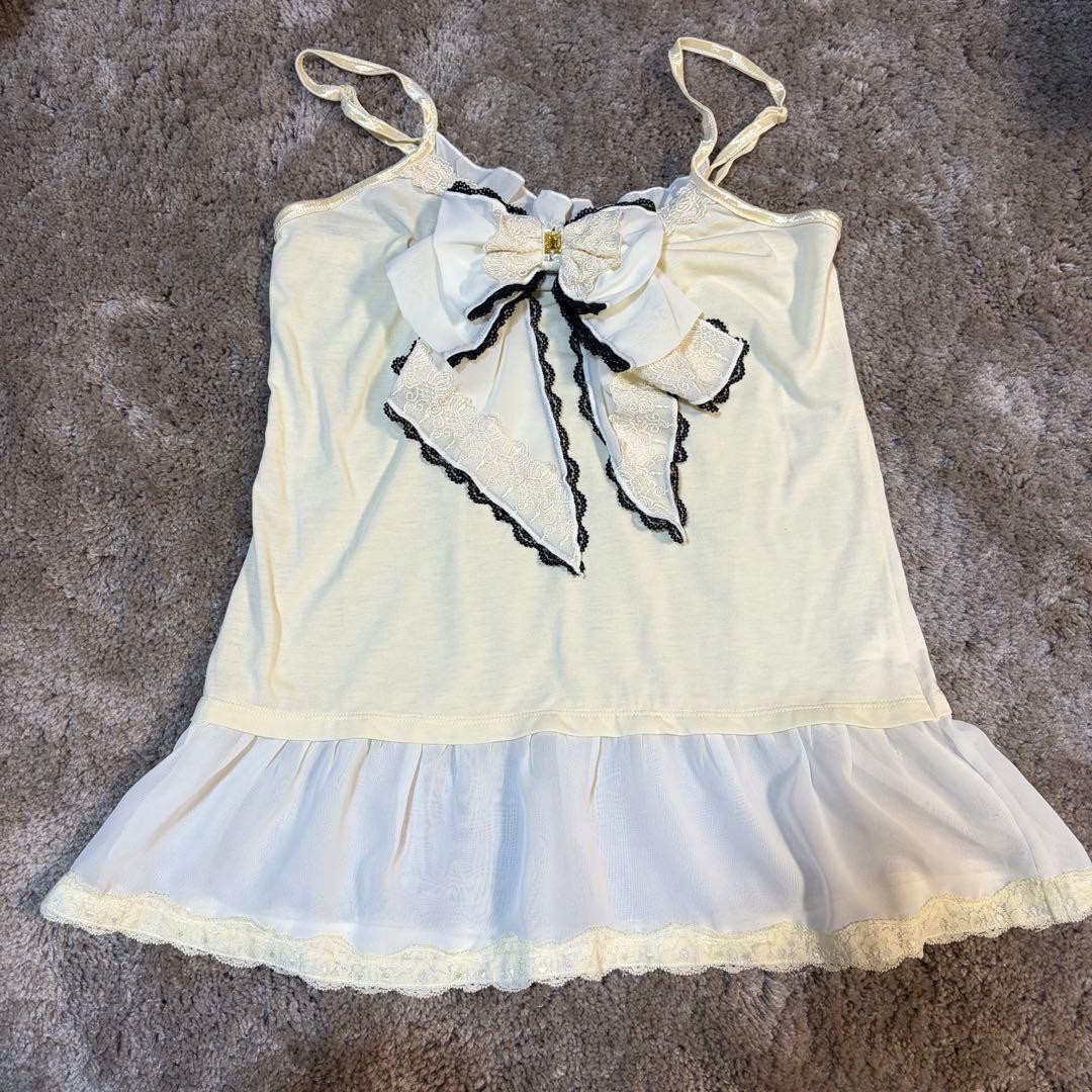 リボン付きホワイトキャミソール　フリル　刺繍 axes アクシーズ