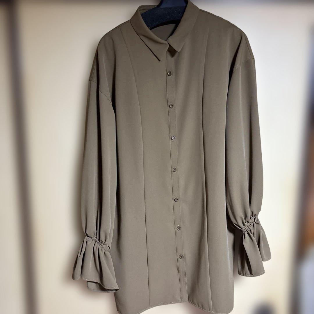 トップス BACK HEART DESIGN OVER BLOUSE