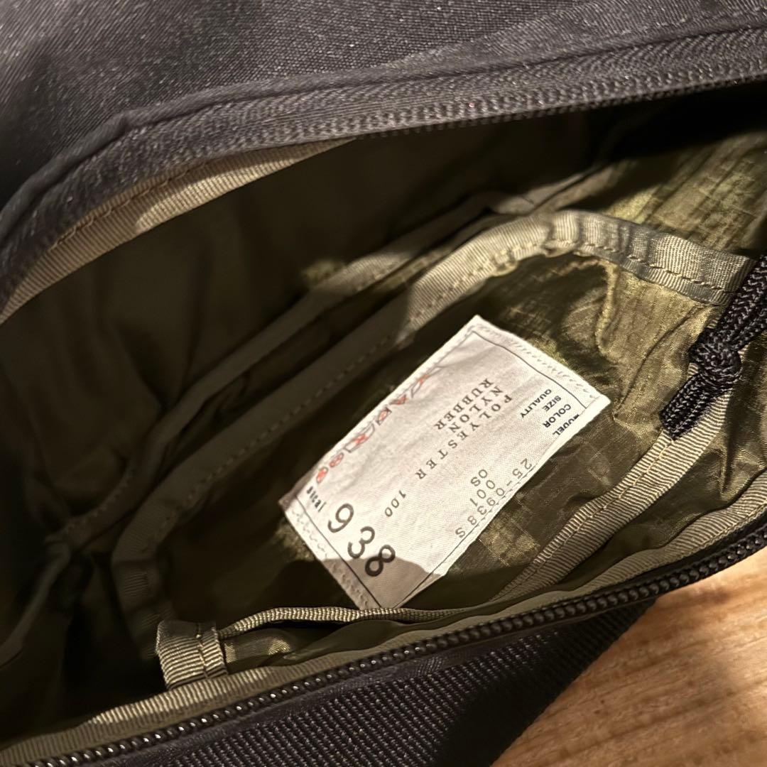 美品　sacaiサカイボディーバッグ　ショルダーバッグ　サカイ