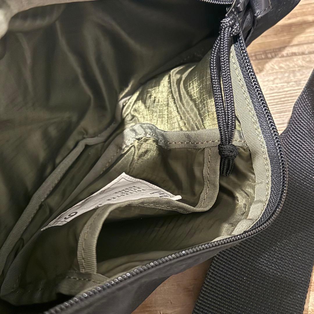 美品　sacaiサカイボディーバッグ　ショルダーバッグ　サカイ