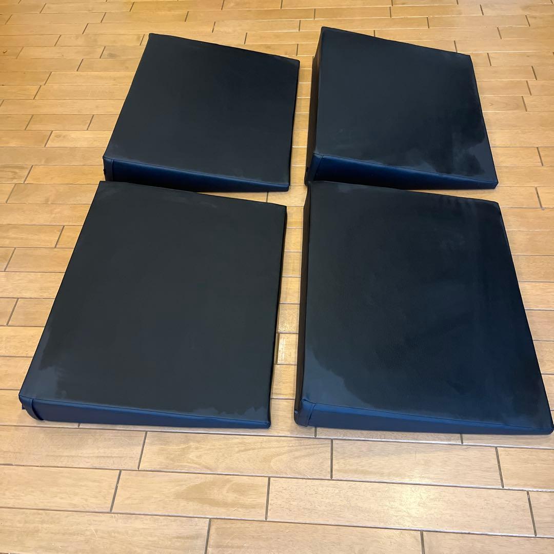 デリカD5用　２.３列シート段差解消クッション