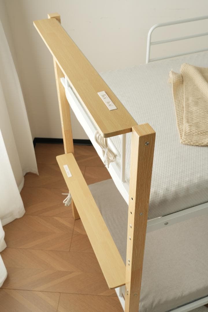 赤字価格！コンセント付き二段ベッド　ロフトベッド 分割可能　WHITE