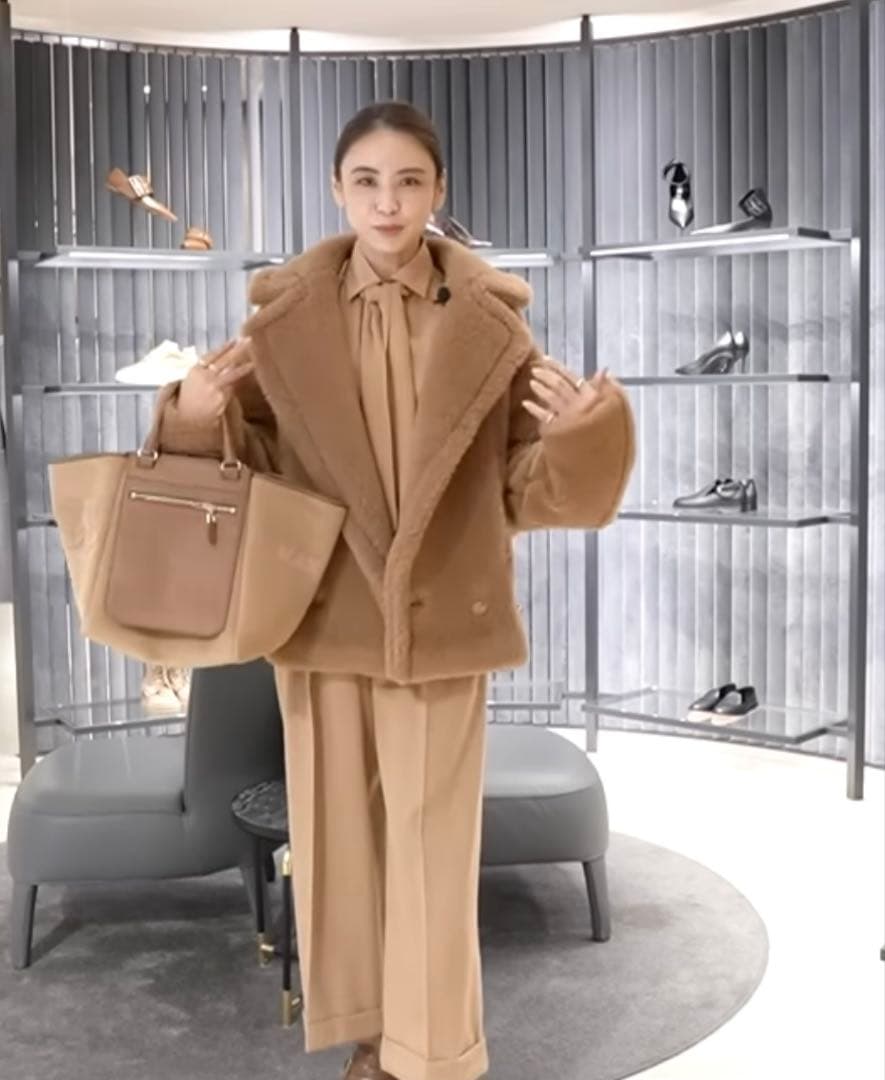 タイムセール中！Max Mara テディベア ショート丈コート- Camel