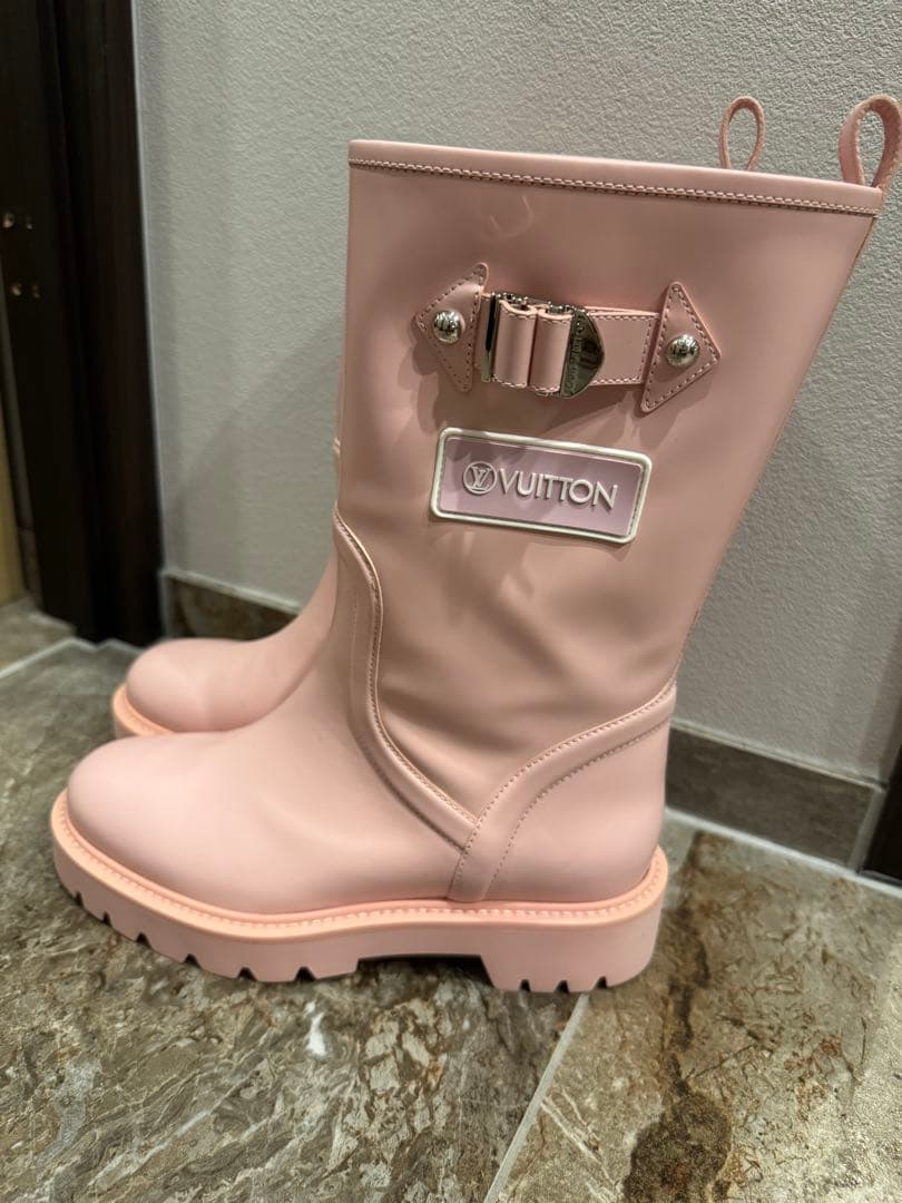 Louis Vuitton ピンク レインブーツ