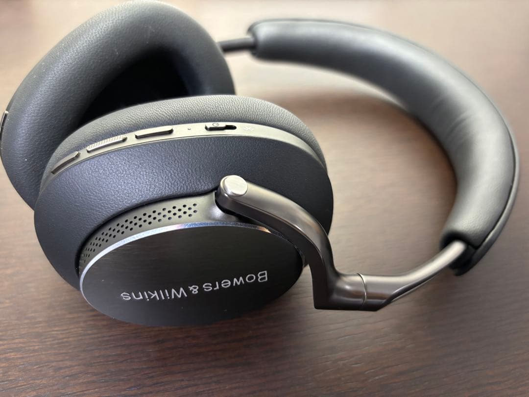 Bowers & Wilkins Px8ブラック