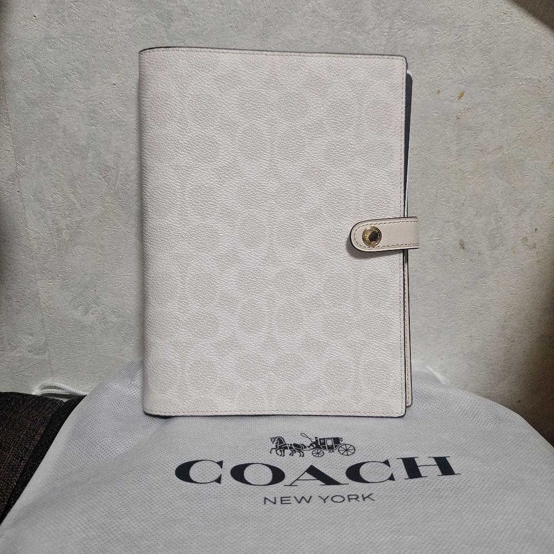 COACH ホワイトレザーノートカバー