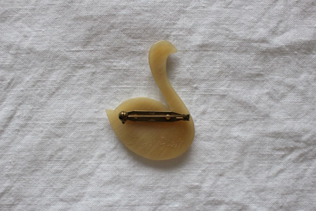 【未使用】sally scott スワンブローチ 水牛の角