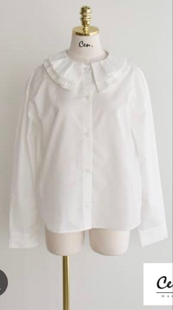 美品　フリル付きホワイトシャツ 長袖