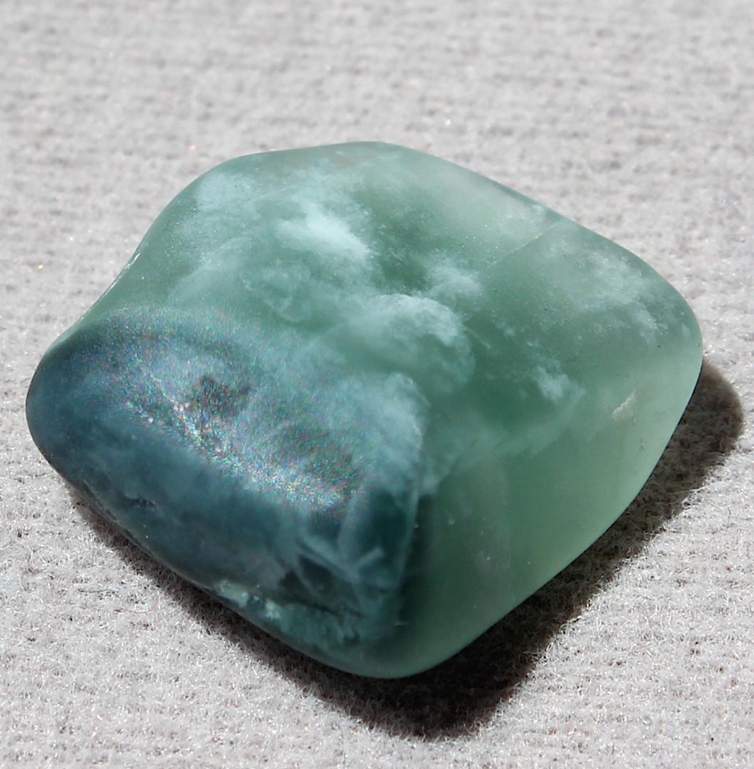 ［半透明の翡翠］糸魚川翡翠 原石 2.2g