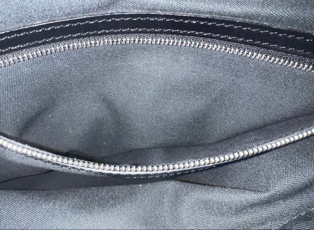 ルイヴィトン LOUIS VUITTON M30142 タイガ ヴィクトール