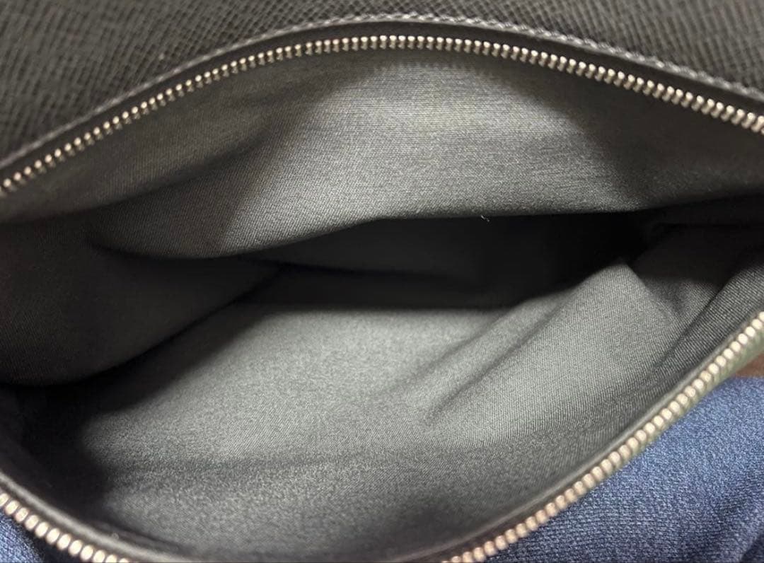 ルイヴィトン LOUIS VUITTON M30142 タイガ ヴィクトール