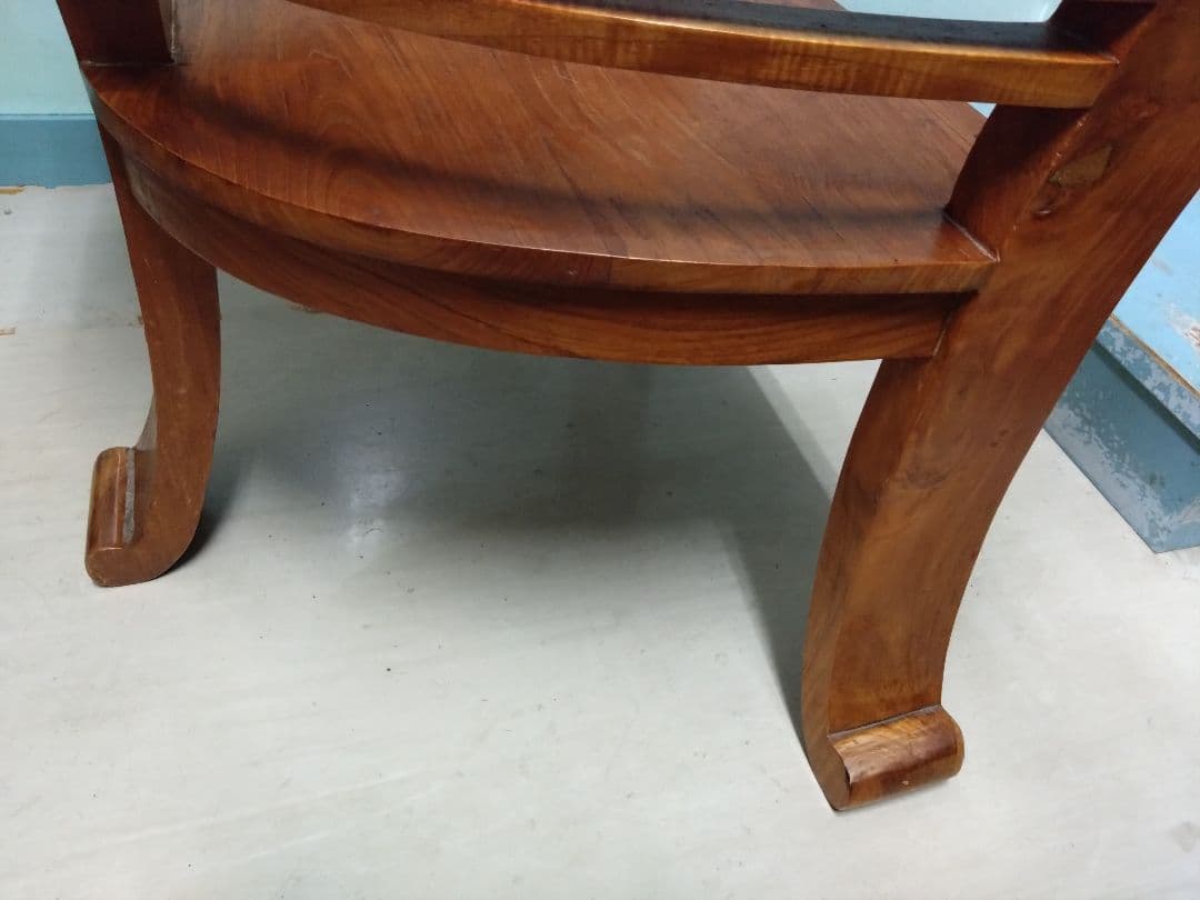 曲線美が美しいスタイリッシュなチェアー　重厚　頑丈　直接引取り歓迎