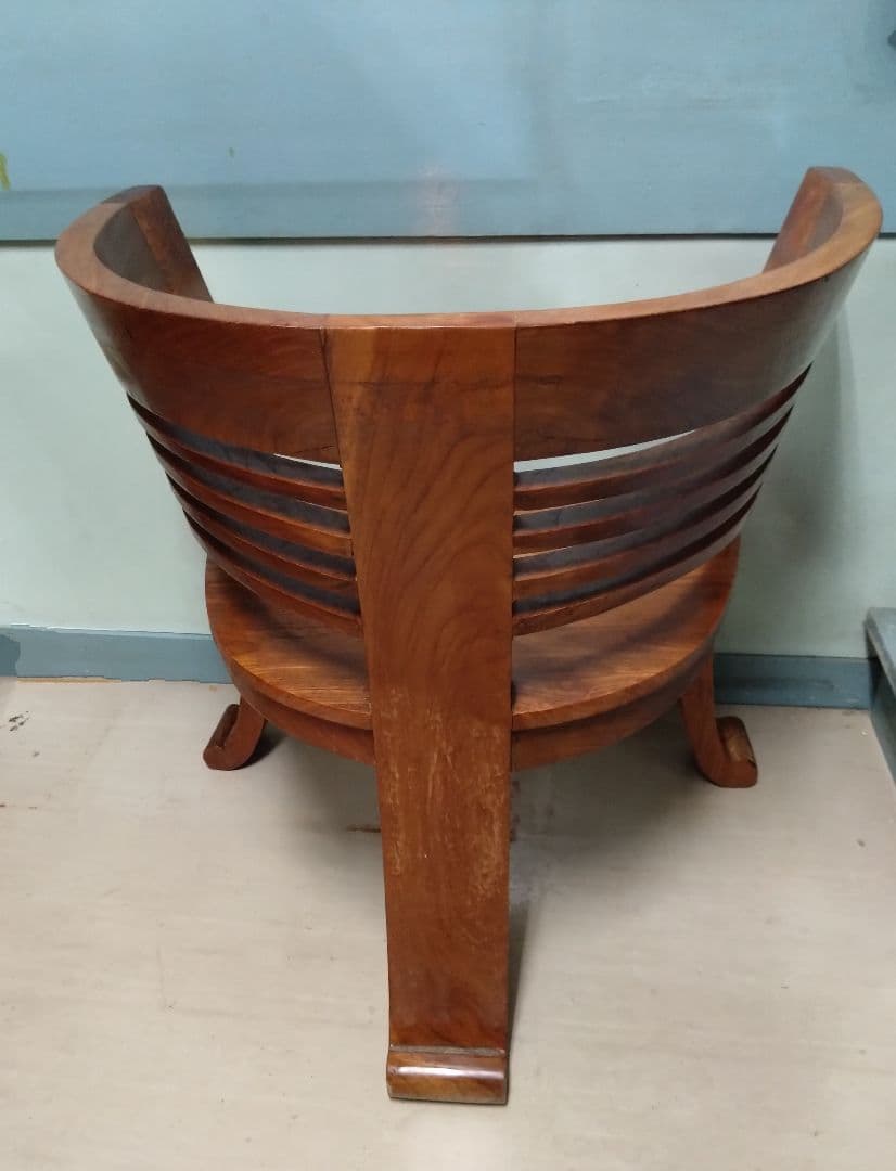 曲線美が美しいスタイリッシュなチェアー　重厚　頑丈　直接引取り歓迎