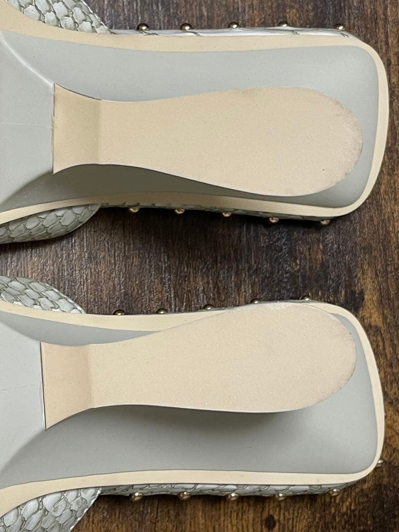 【美品】 YELLO ミュール　パイソン柄　ホワイト
