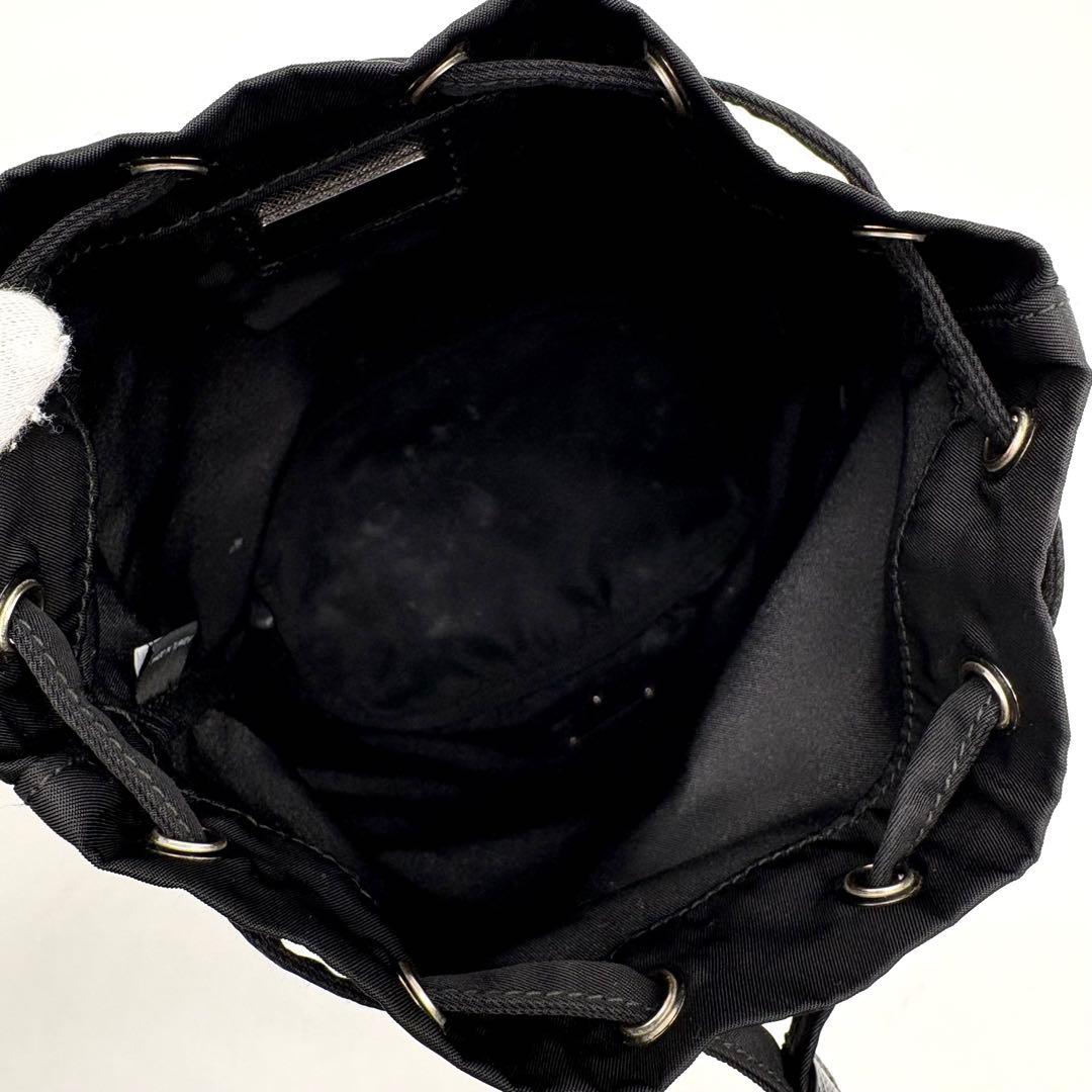 【近年型 極美品】PRADA サフィアーノ テスートナイロン 巾着 ポーチ 黒