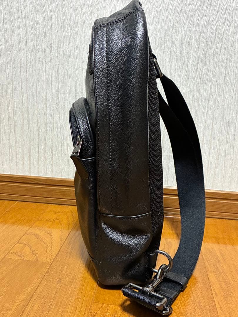 COACH コーチ ブラックレザー ボディバック スリングバック 本革