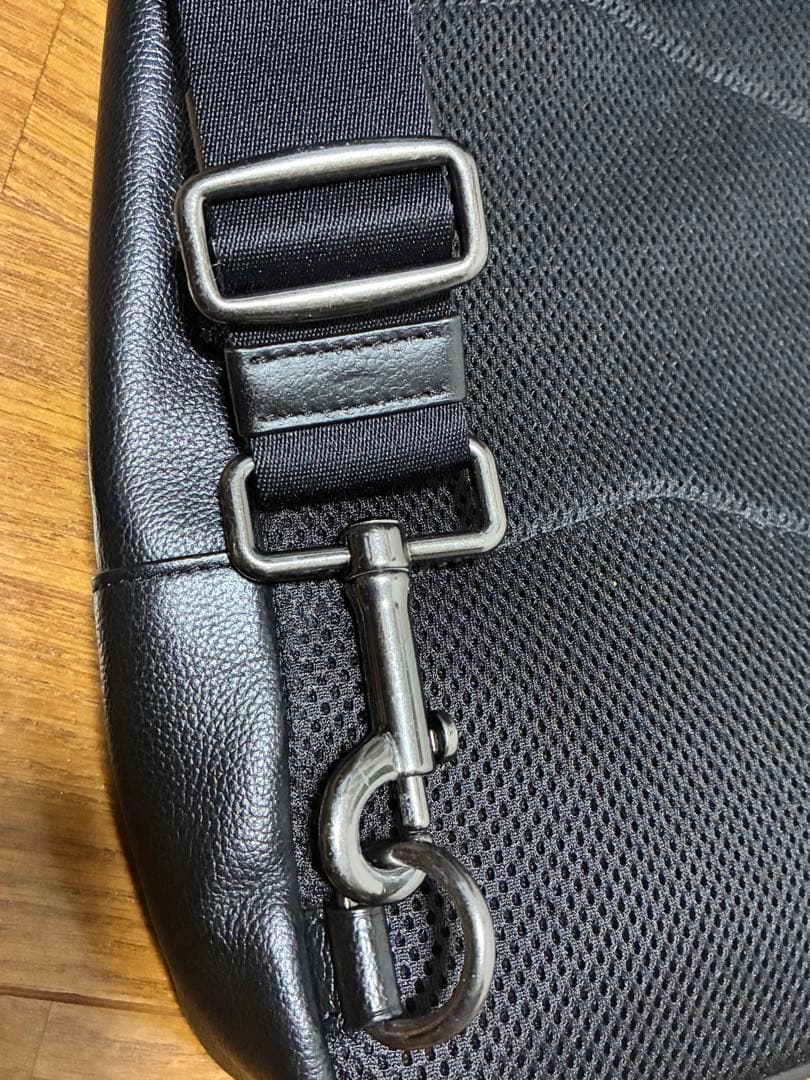 COACH コーチ ブラックレザー ボディバック スリングバック 本革