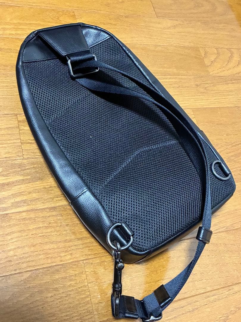 COACH コーチ ブラックレザー ボディバック スリングバック 本革