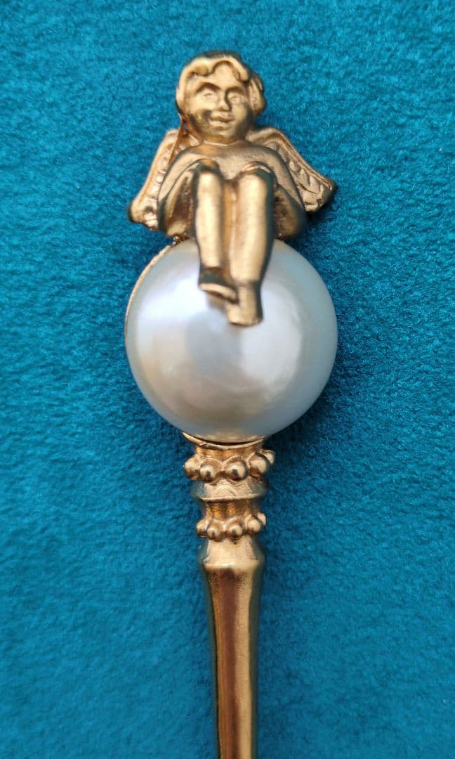 カールラガーフェルド　ヴィンテージ 天使のパールブローチ