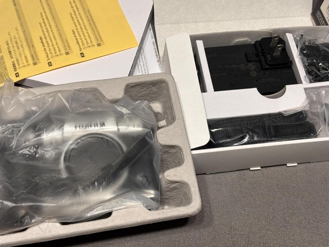 富士フイルム X-T3 ボディ シルバー 純正バッテリー２個付き