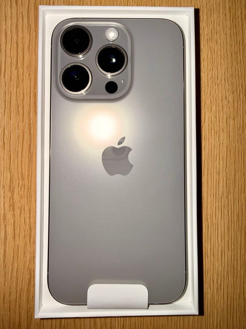 【美品】iPhone 15 Pro ナチュラルチタニウム 256GB