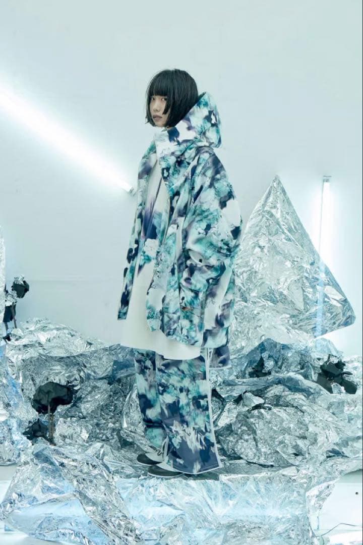 \"2016-2017秋冬\" BALMUNG グラフィックパーカ 「黒い花」 名作