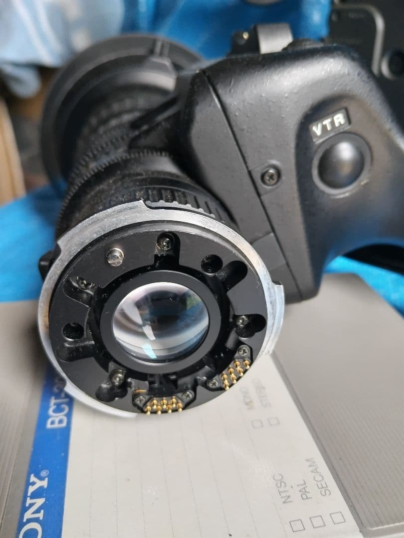 業務用ビデオカメラ DSR-300 中古品の出品です。