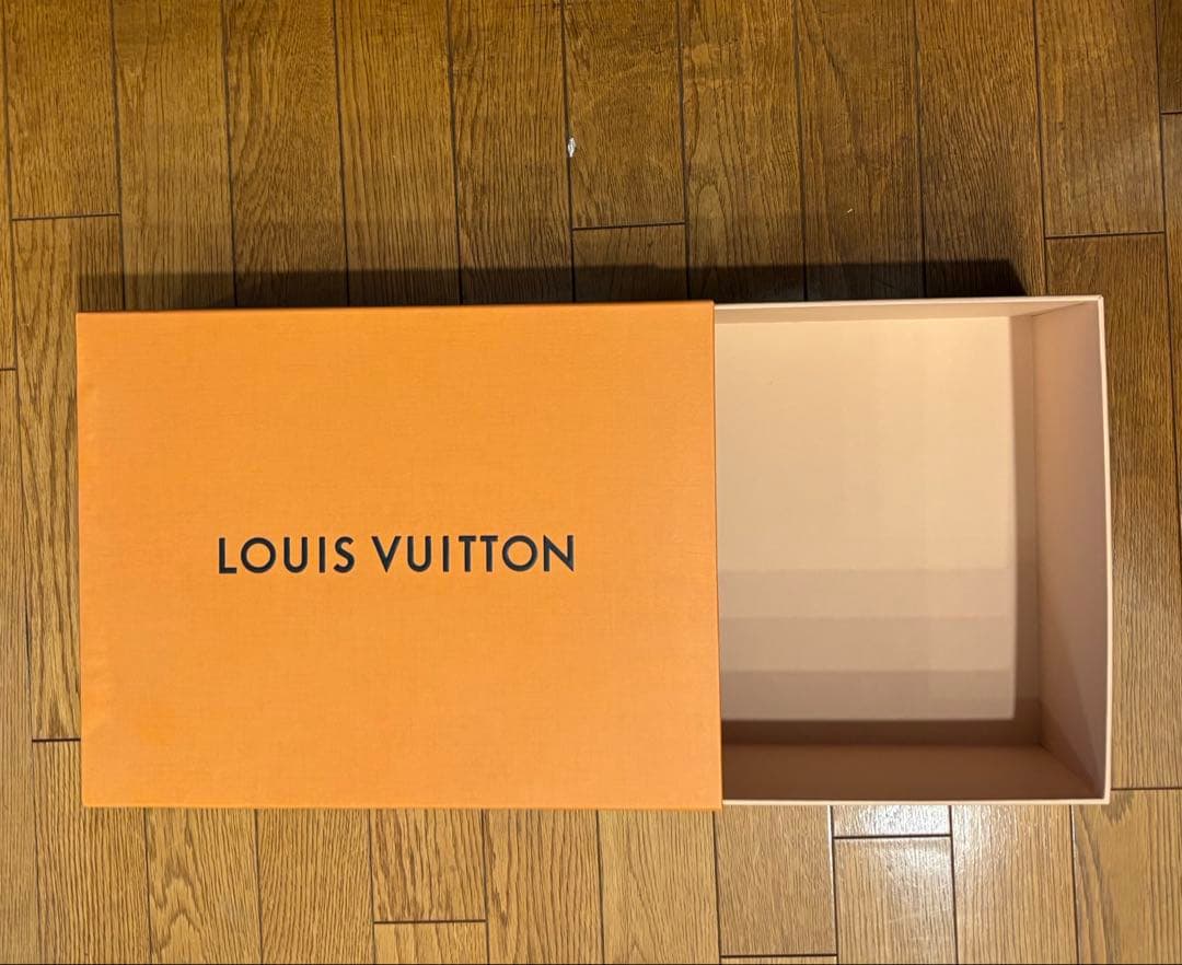 ルイヴィトン エンボス モノグラムハイカットスニーカー