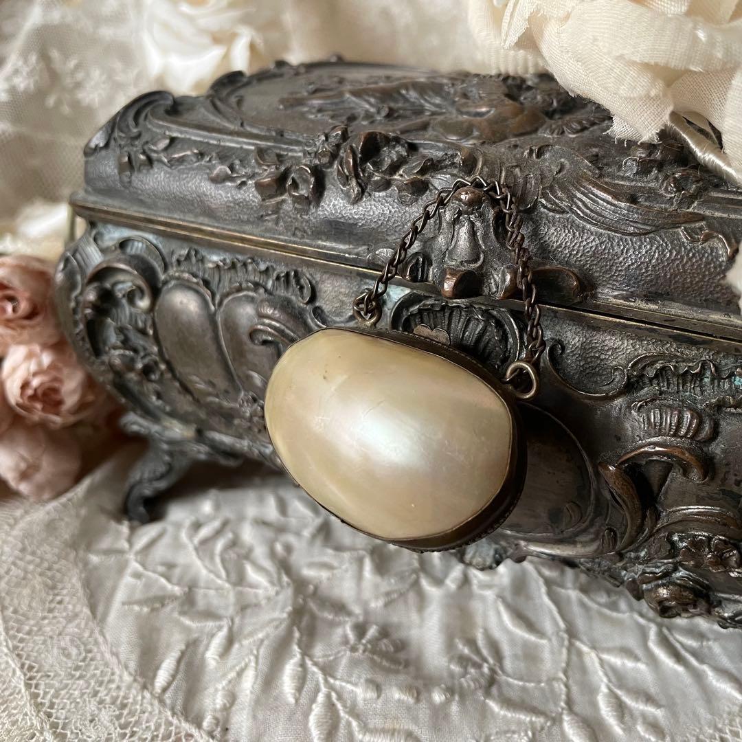 チェーン付きマザーオブパールシンブルケース　白蝶貝　ドール　フランスアンティーク