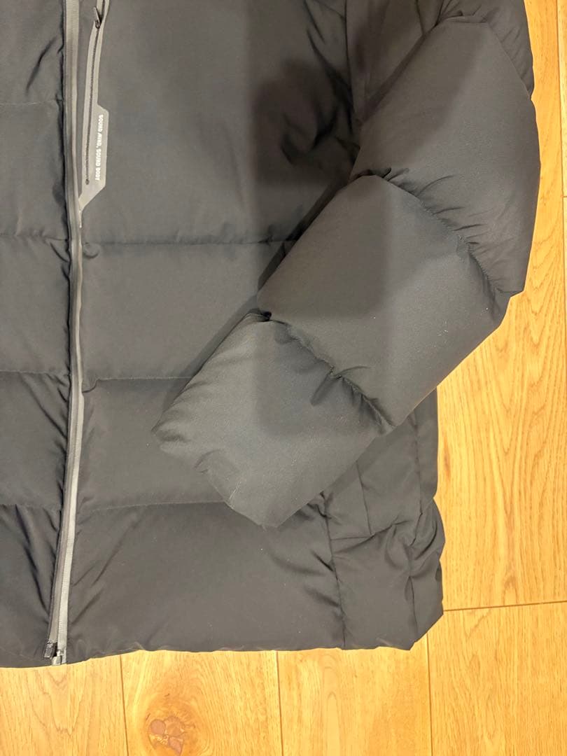 ASICS ダウンジャケット 取り外しフード付き　人気