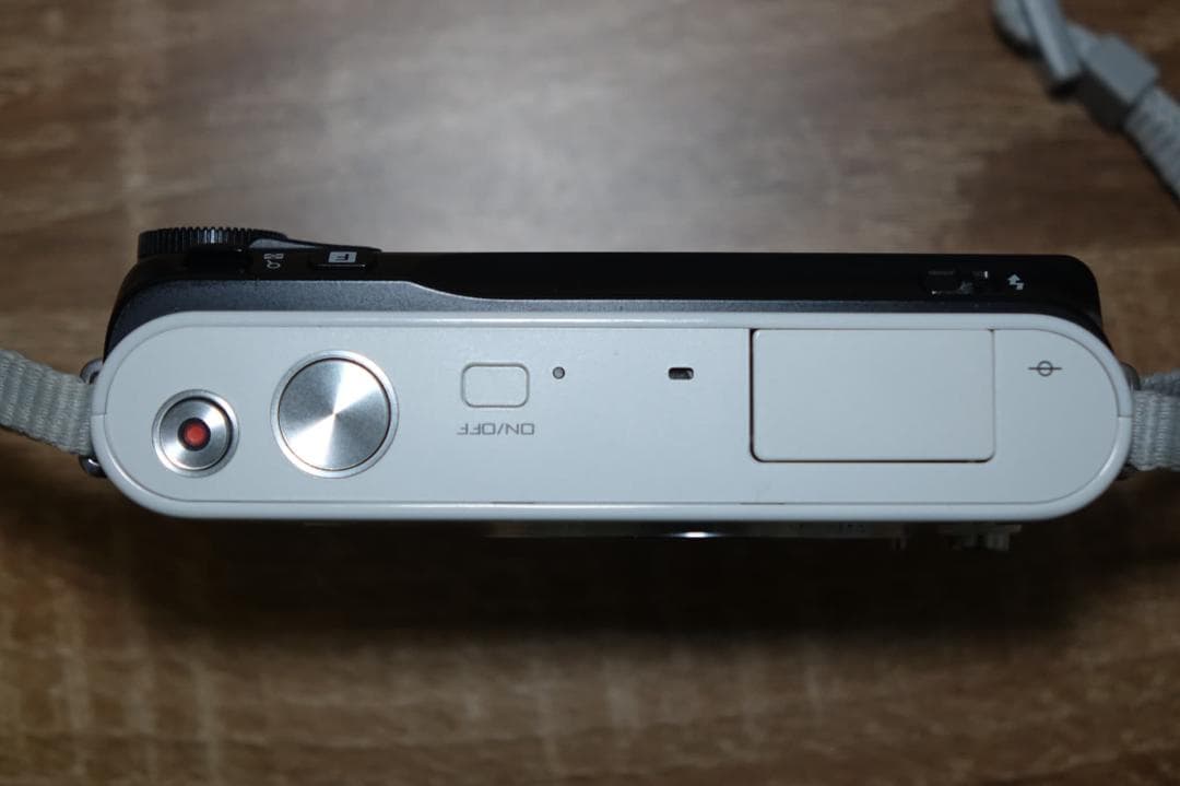 Nikon 1 J2 ホワイト ダブルレンズキット 動作確認済み フルセット