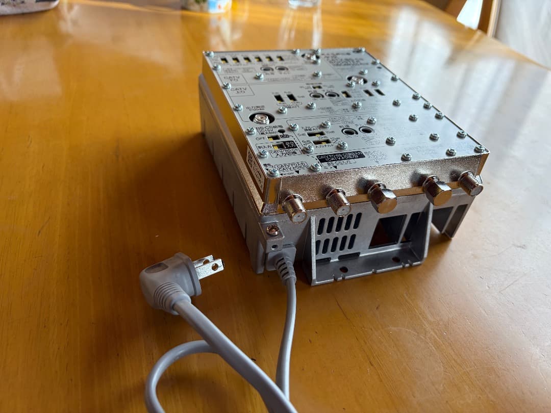 4K ケーブルテレビブースター CATV BOOSTER 10BCAW35S