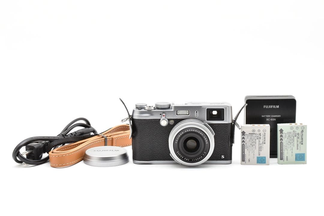 【美品】フジフィルム FUJIFILM X100S シルバー コンパクトカメラ