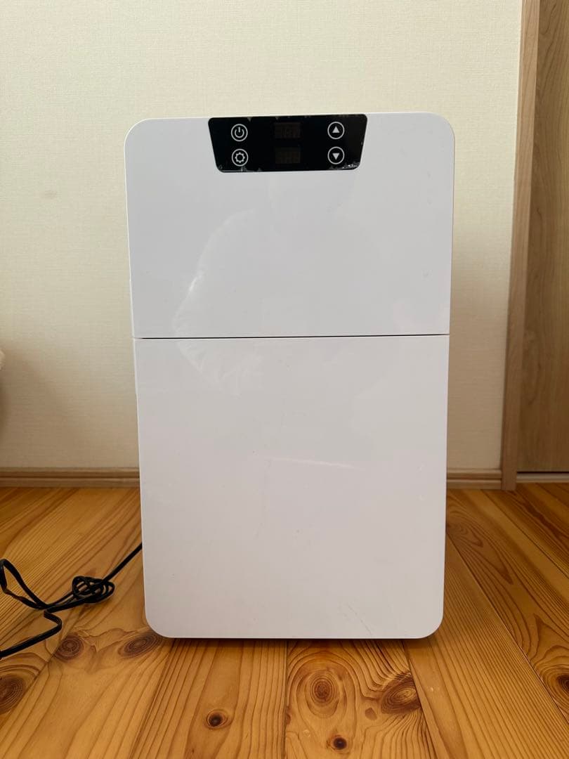 VERSOS(ベルソス): 2ドアダブルペルチェ冷温庫15ℓ/ ホワイト