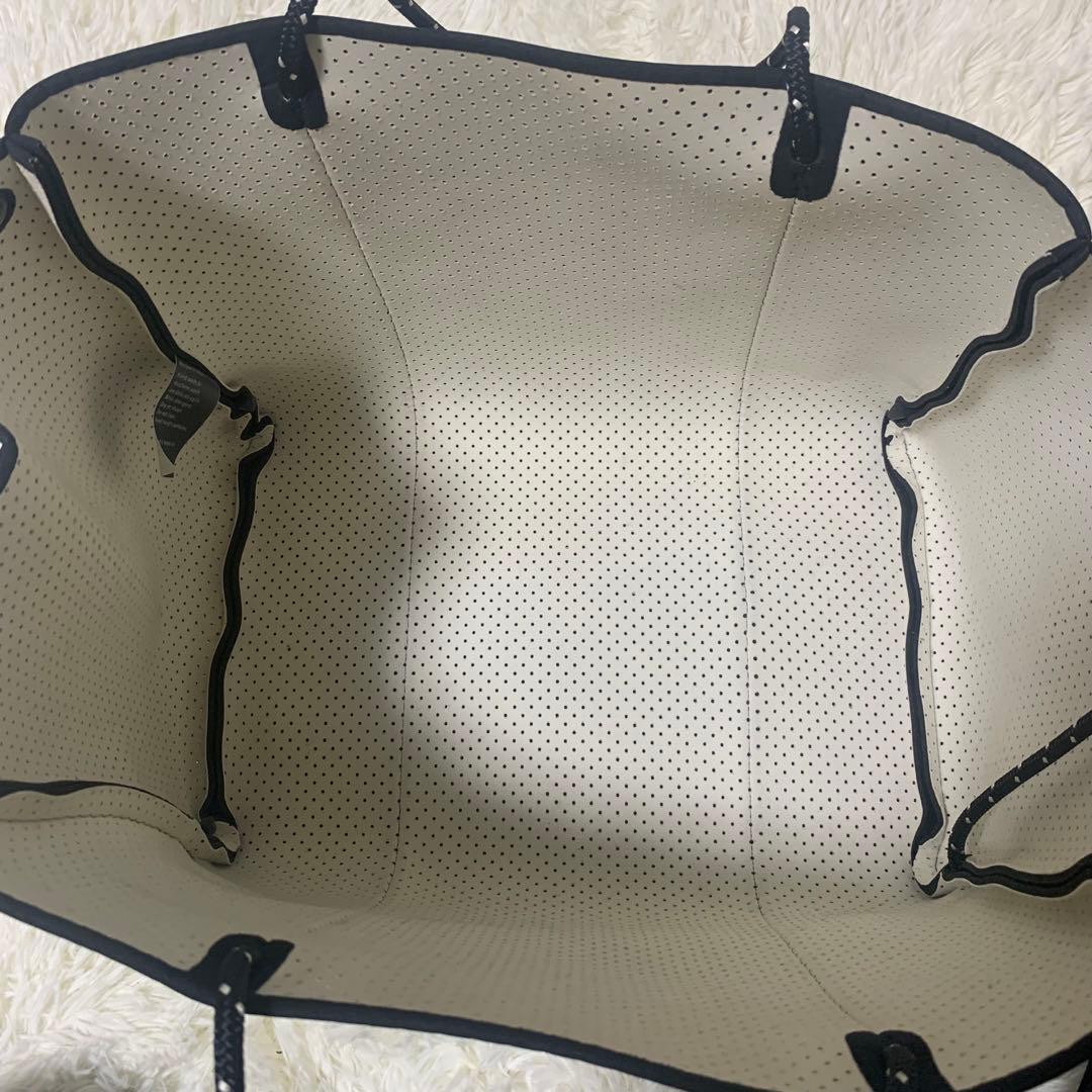 【美品】ステイトオブエスケープ　マザーズバック　大容量　パンチング　黒　ポーチ付