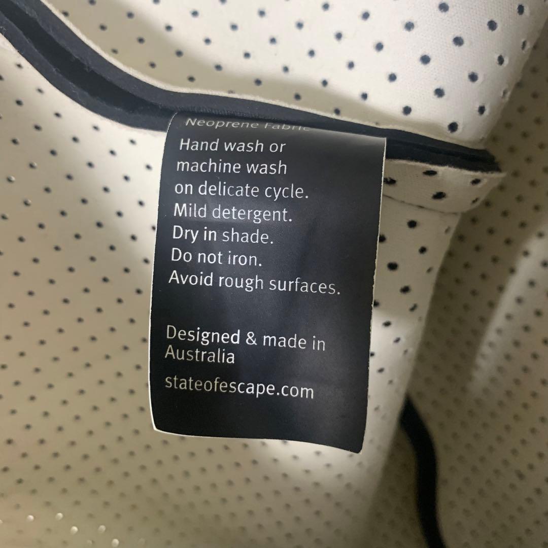 【美品】ステイトオブエスケープ　マザーズバック　大容量　パンチング　黒　ポーチ付