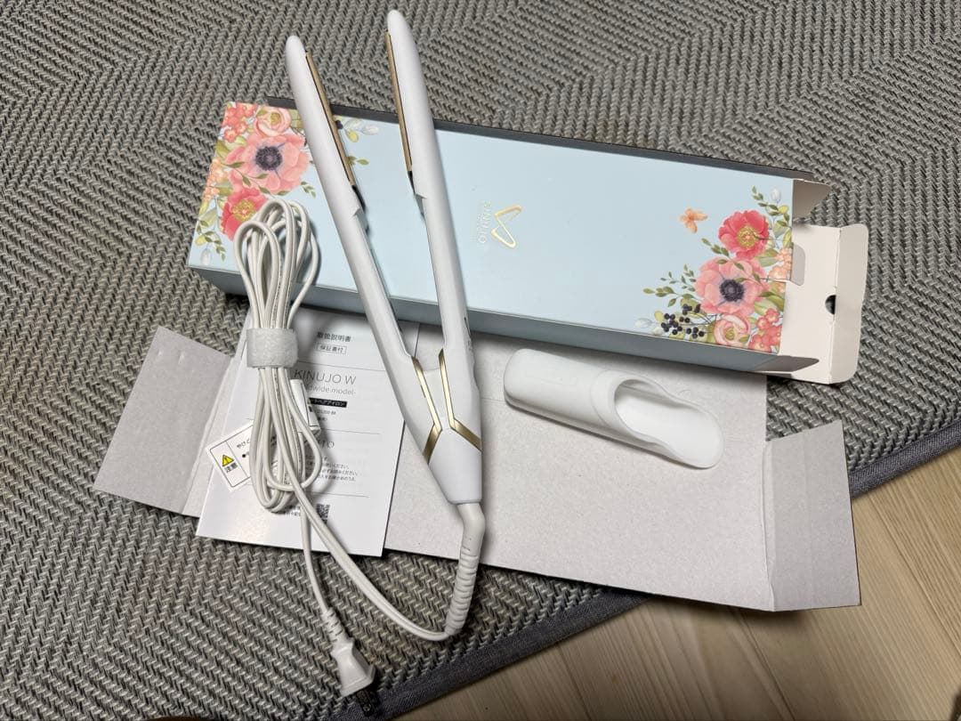 美品⭐︎KINUJO ストレートアイロン　白
