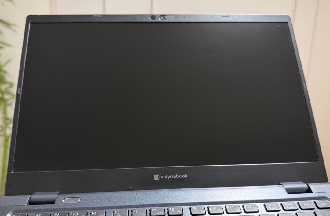 累積957h 東芝 G83/HS 8GB 256GB Office 指紋・顔認