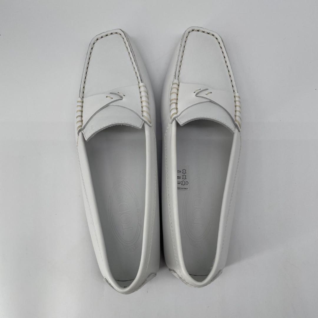 15085✨未使用級✨トッズ ゴンミーニ ドライビングシューズ レザー 白