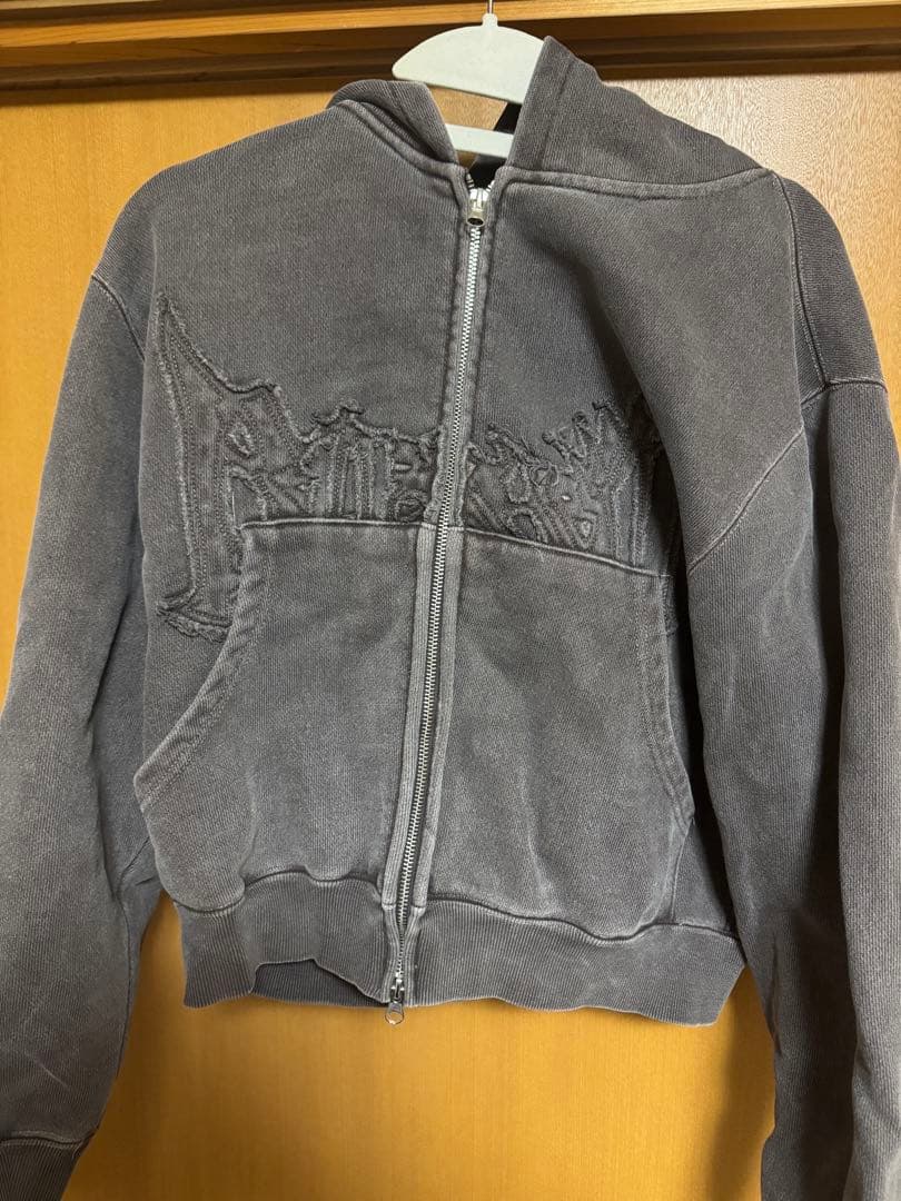 BLESS Ü　BU pigment zip hoodie かつきくん着用