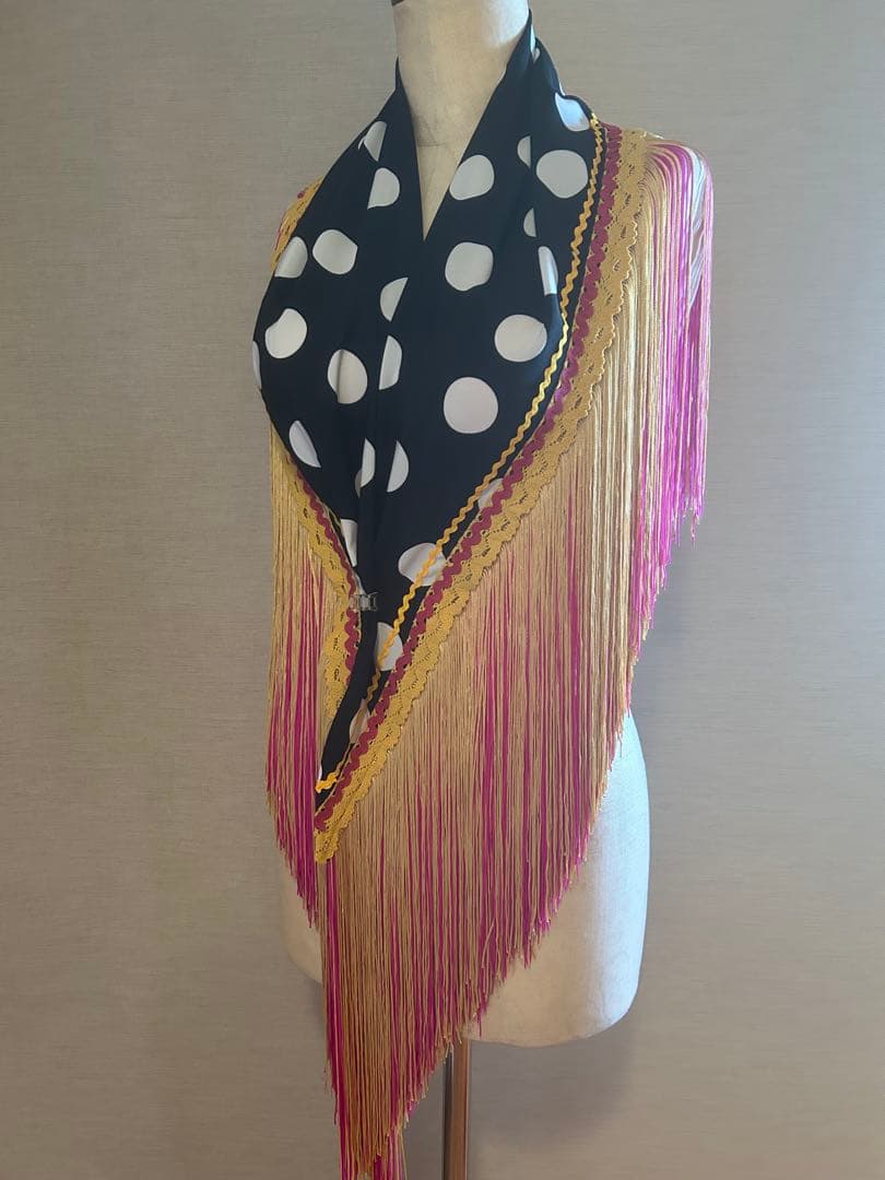 新作：フラメンコシージョ衣装 黒白ドット　ゴールドとピンクのフリンジ