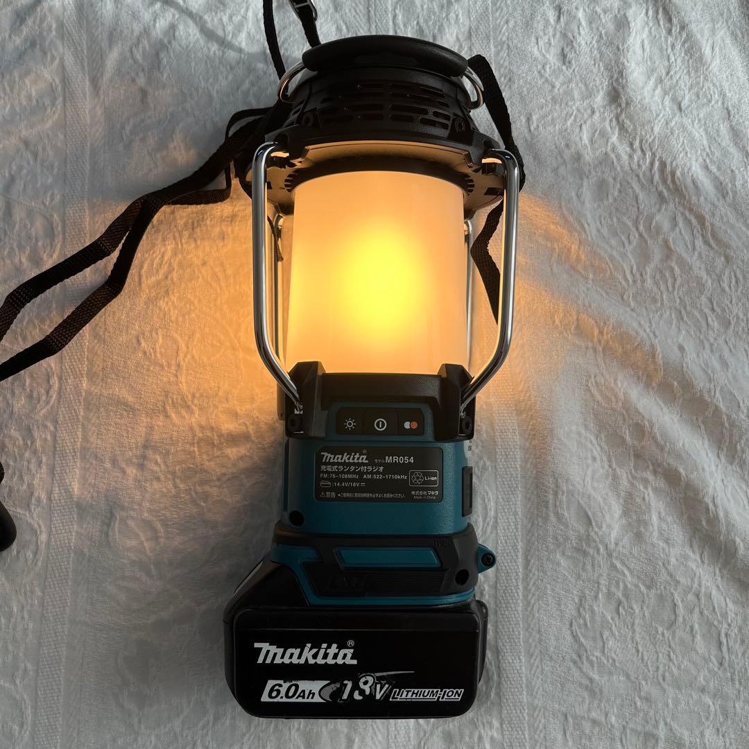 【極美品/使用回数3回】【定価18810】マキタ充電式ランタンラジオ MR054