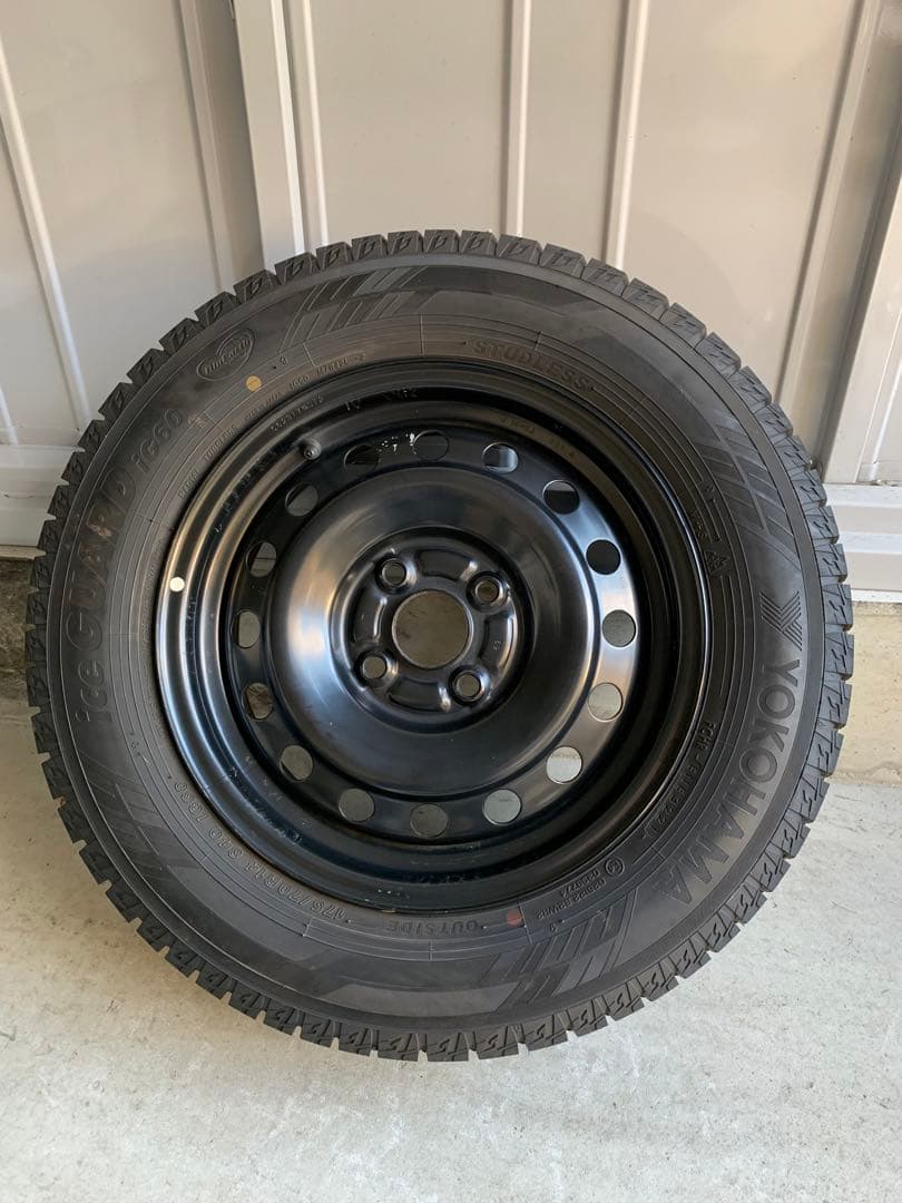 トヨタヤリス用　スタッドレス＆スチールホイール(新品ホイールキャップ付)